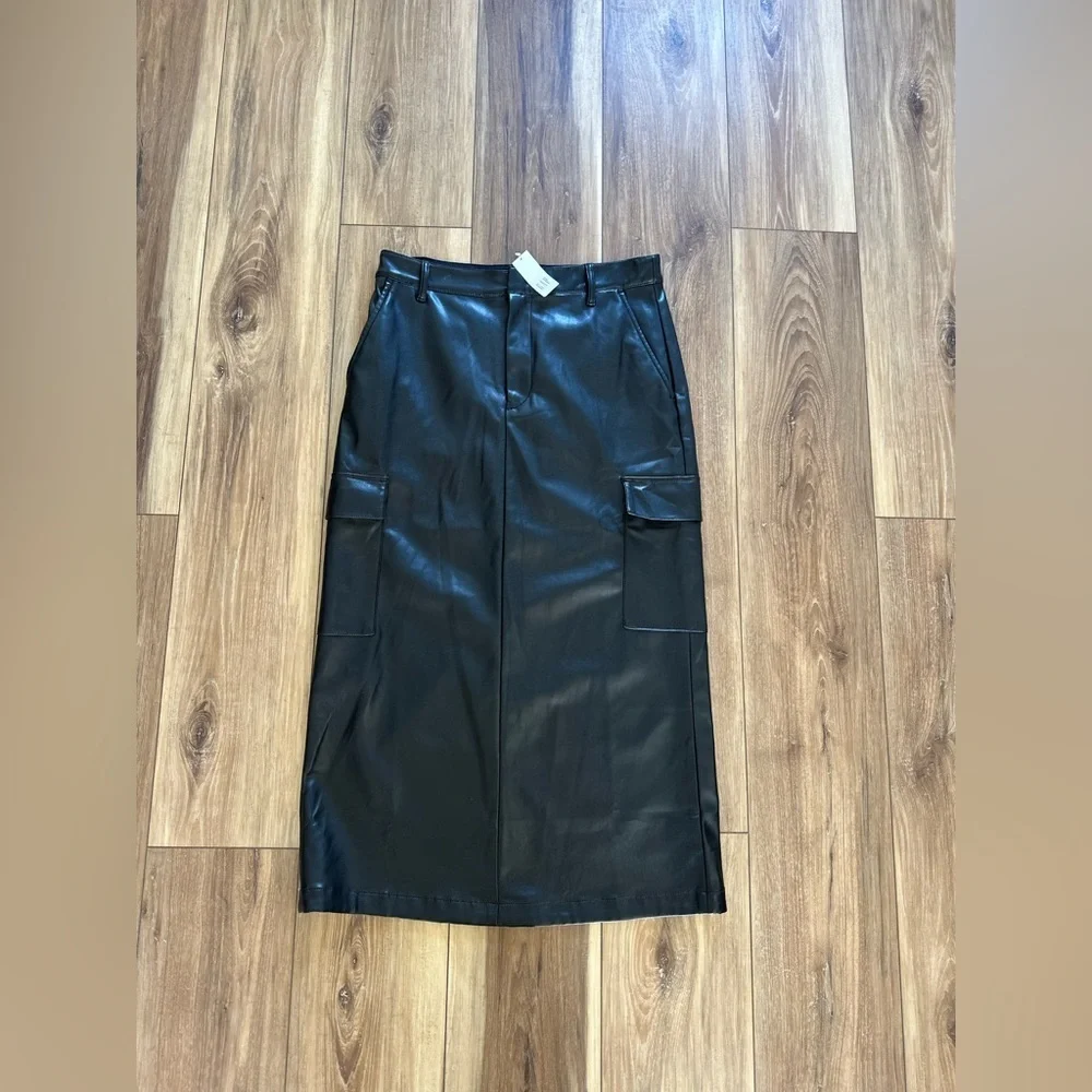 GAP womens vegan leather cargo midi skirt size 6 NWT